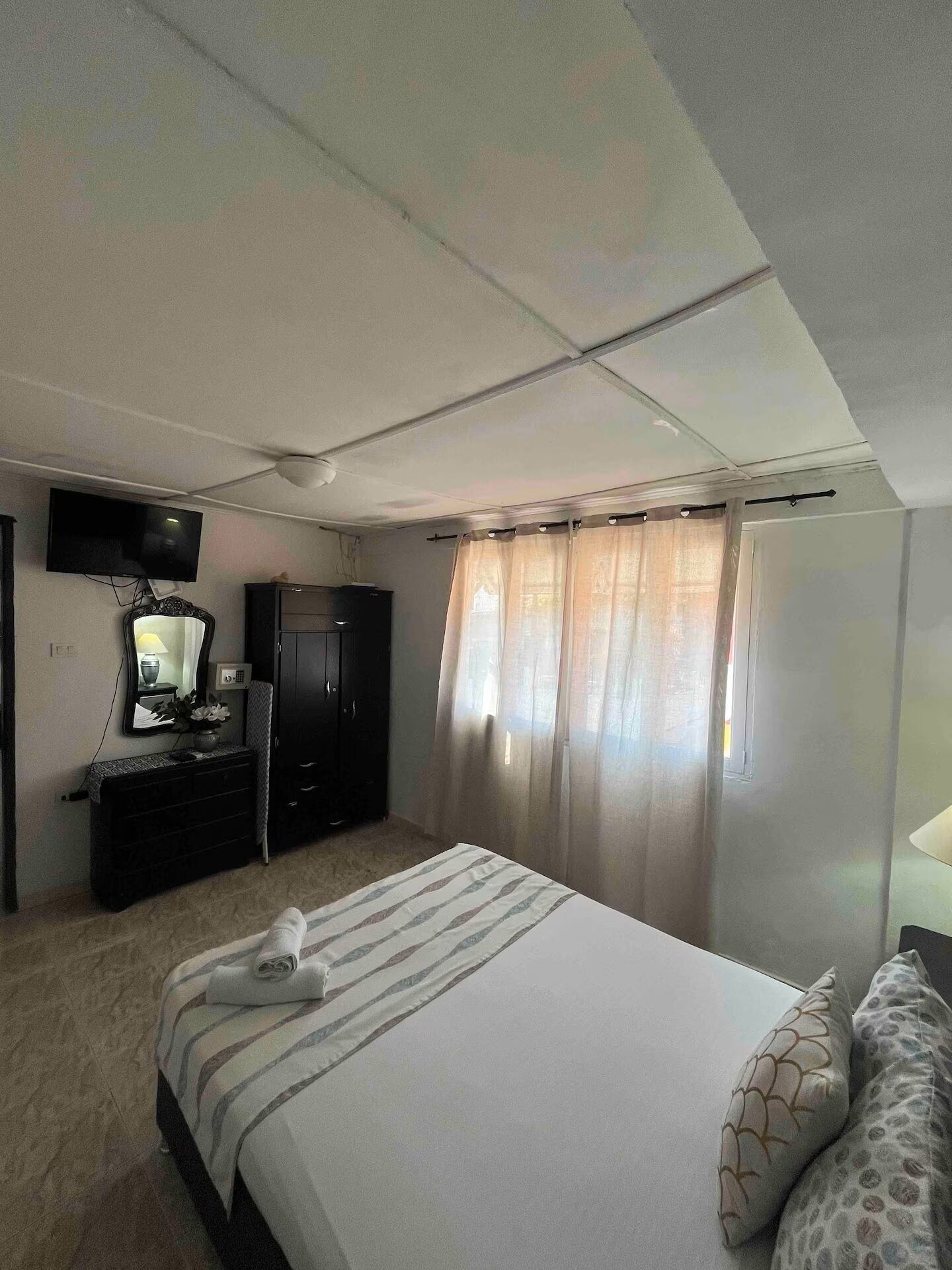 1 bedroom, in-room safe, iron/ironing board, WiFi (free)