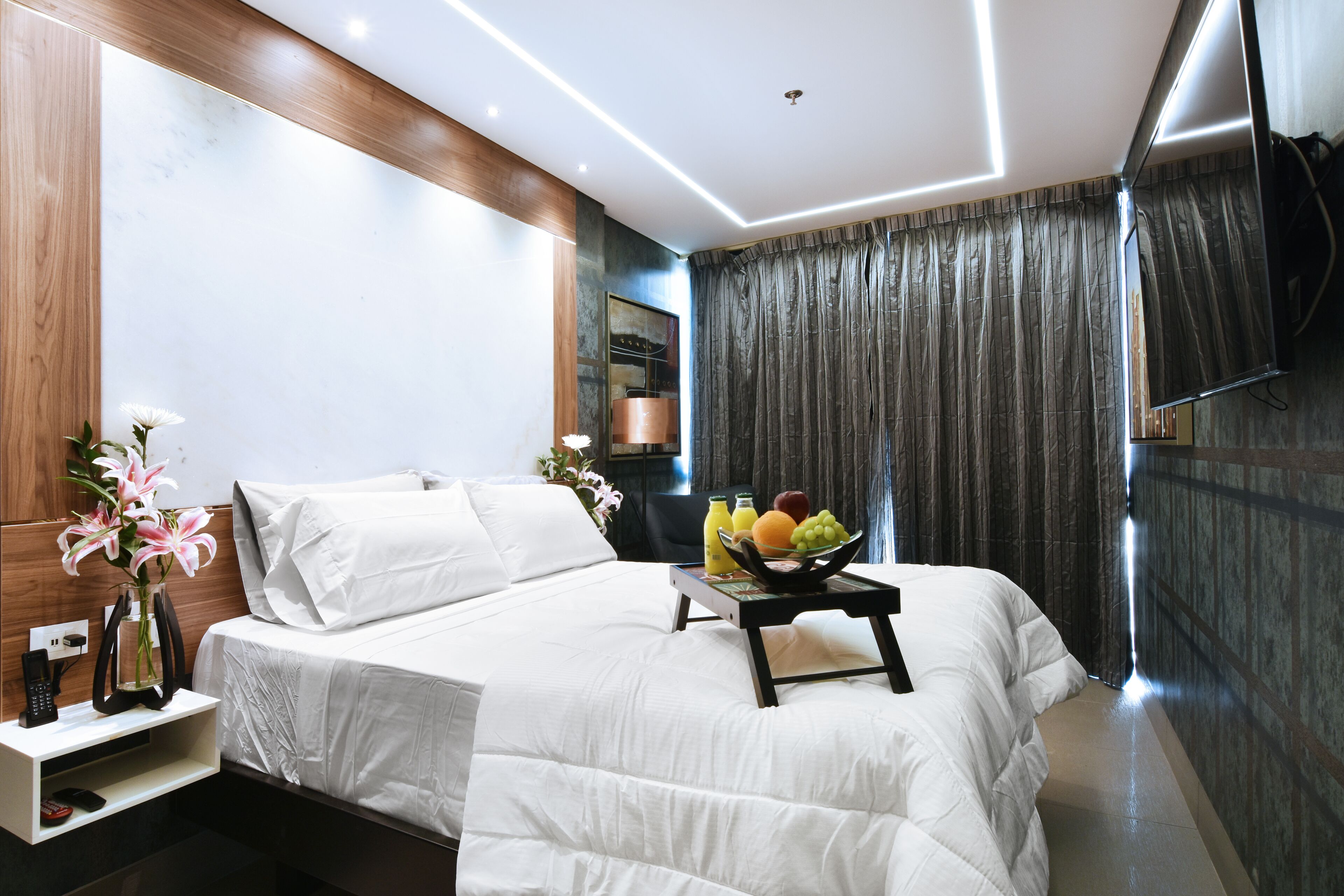 1 soveværelse, pengeskab på værelset, strygejern/strygebræt