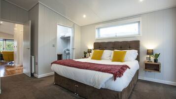 1 bedroom, desk, iron/ironing board, internet