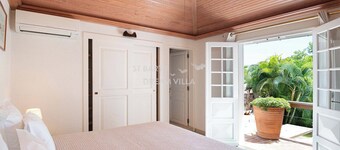 House 2 steps from Eden Rock (3 bedrooms)