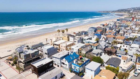 On the beach - Ocean/Bay Views, 3 Story, Steps to Beach/Ocean (San Diego)