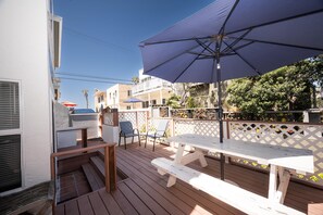 Outdoor dining - Ocean/Bay Views, 3 Story, Steps to Beach/Ocean (San Diego)