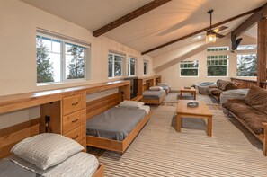 3 bedrooms, internet, bed sheets, wheelchair access