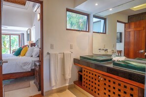 7 chambres, fer et planche à repasser, lit parapluie, Wi-Fi gratuit