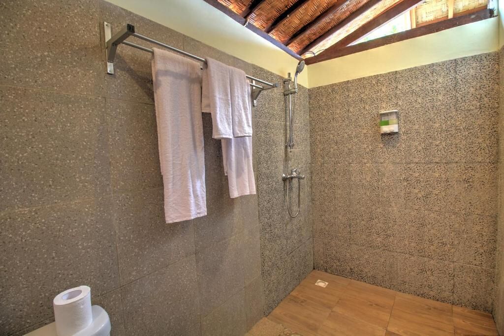 Shower, free toiletries, towels, soap