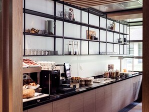 Tägliches kontinentales Frühstück gegen Gebühr