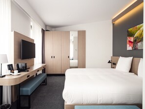 Deluxe kamer, 1 kingsize bed, niet-roken, kitchenette | Een minibar, een kluis op de kamer, een bureau, een laptopwerkplek