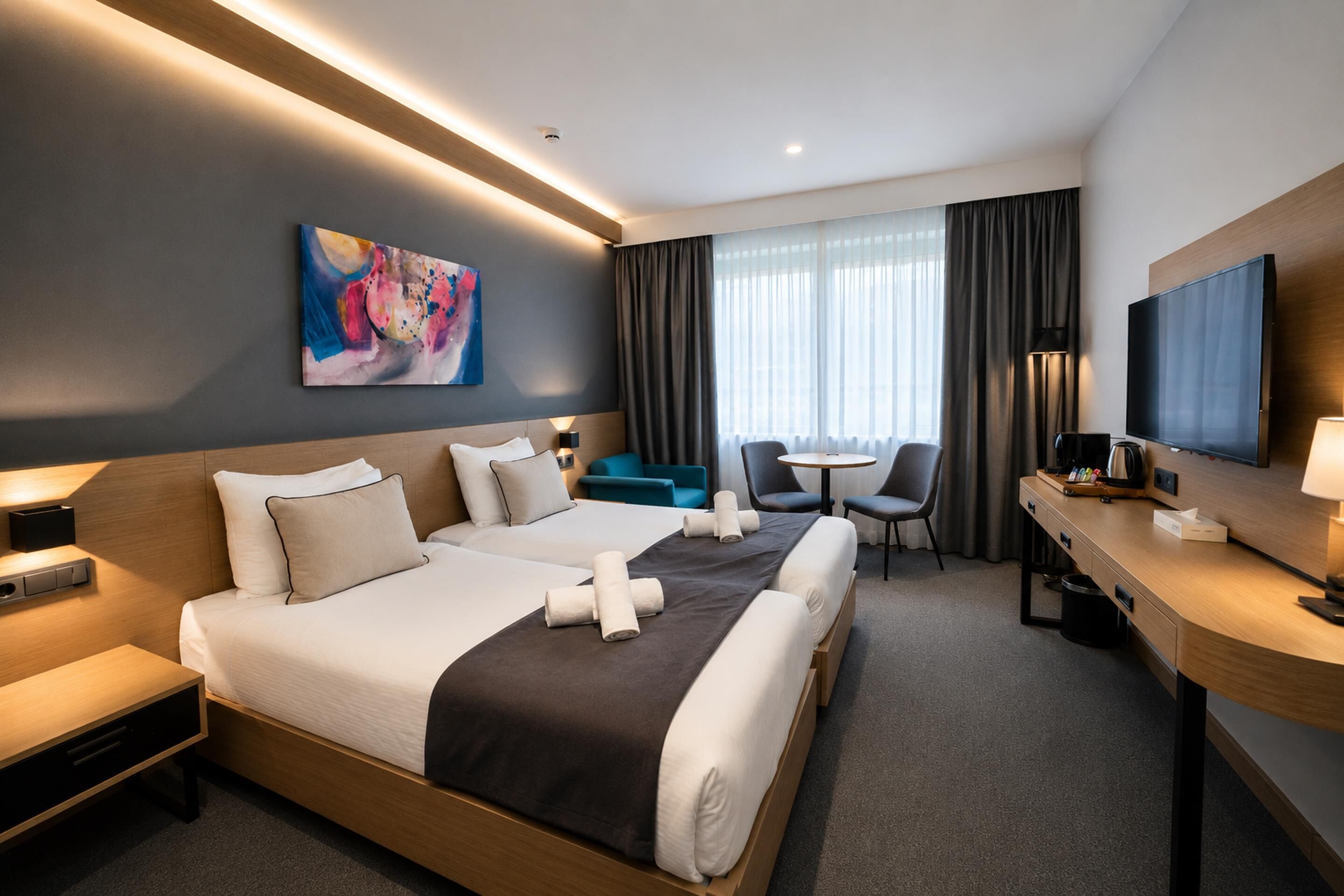 Comfort Room, 2 Twin Beds, Non Smoking, Kitchenette | Minibar, in-room safe, desk, laptop workspace