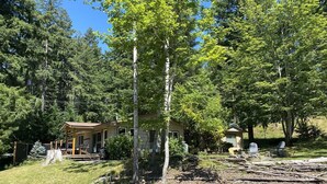 Cabin (Cabin on the Creek) | Bahagian luar