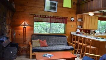 Cabin (Culps Cascade) | Living room | TV, fireplace
