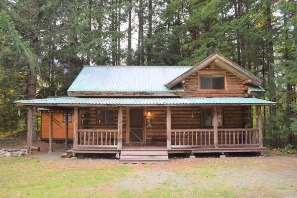 Cabin (Cascade Log Cabin) | Exterior - Cascade Log Cabin (Packwood)