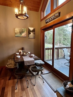 Cabin (River Rock Mountain Cabin) | Exterior
