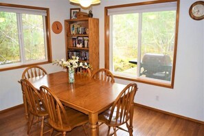 Cabin (Butter Creek Cabin) | Private kitchen | Coffee/tea maker, cookware/dishes/utensils