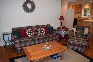 Cabin (Butter Creek Cabin) | Living room