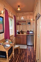 House | Private kitchen | Fridge, microwave, oven, coffee/tea maker