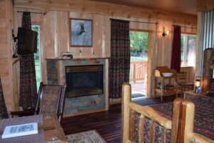 House | Living room | TV, fireplace, DVD player