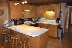 Cabin (Elk Country Cabin) | Private kitchen | Fridge - Elk Country Cabin (Packwood)