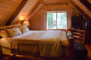 Room - Elk Country Cabin (Packwood)