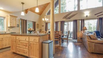 Cabin (Antler Ridge) | Exterior