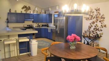 House | Private kitchen | Fridge, microwave, stovetop, dishwasher