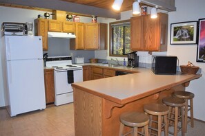 Cabin (Rainier Retreat) | Private kitchen | Fridge, cookware/dishes/utensils - Rainier Retreat (Packwood)