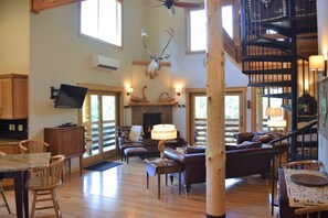 Cabin (Ravenwood) | Living room - Ravenwood (Packwood)