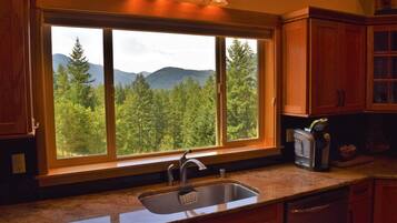 Cabin (Ravenwood) | Private kitchen | Fridge