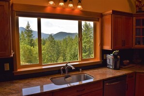 Cabin (Ravenwood) | Private kitchen - Ravenwood (Packwood)