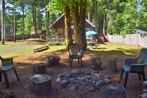 Cabin (Papa`s Packwood Cabin) | Property grounds - Papa`s Packwood Cabin (Packwood)