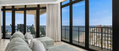 Smart-TV, Videospiele, DVD-Player, Tischtennisplatte