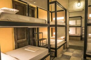 Basic Shared Dormitory, 12 Beds, Shared Bathroom | Wi-fi (inkludert) og sengetøy