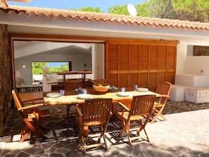 Outdoor dining