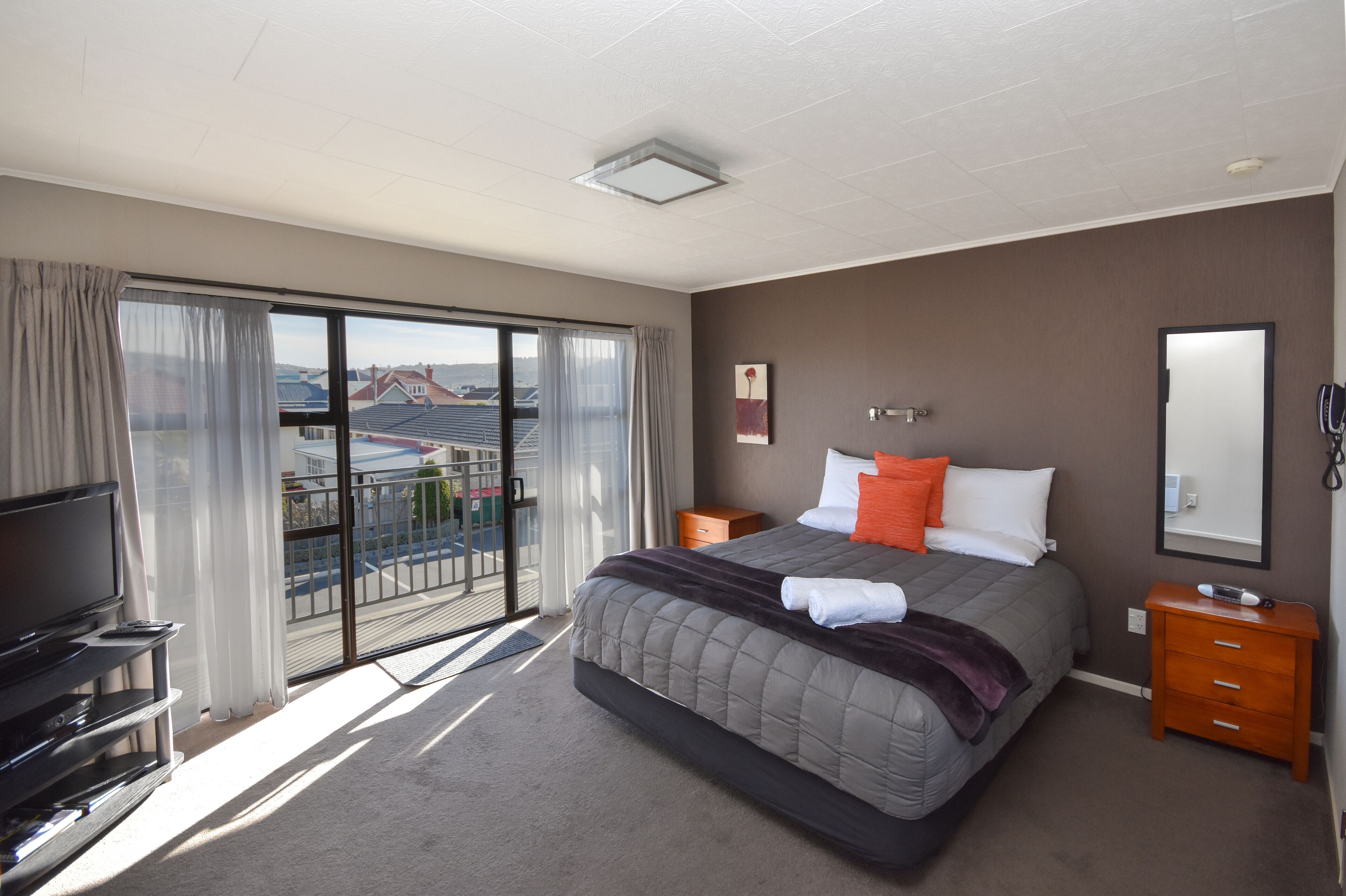 Tabla de planchar con plancha, wifi gratis, accesible en silla de ruedas