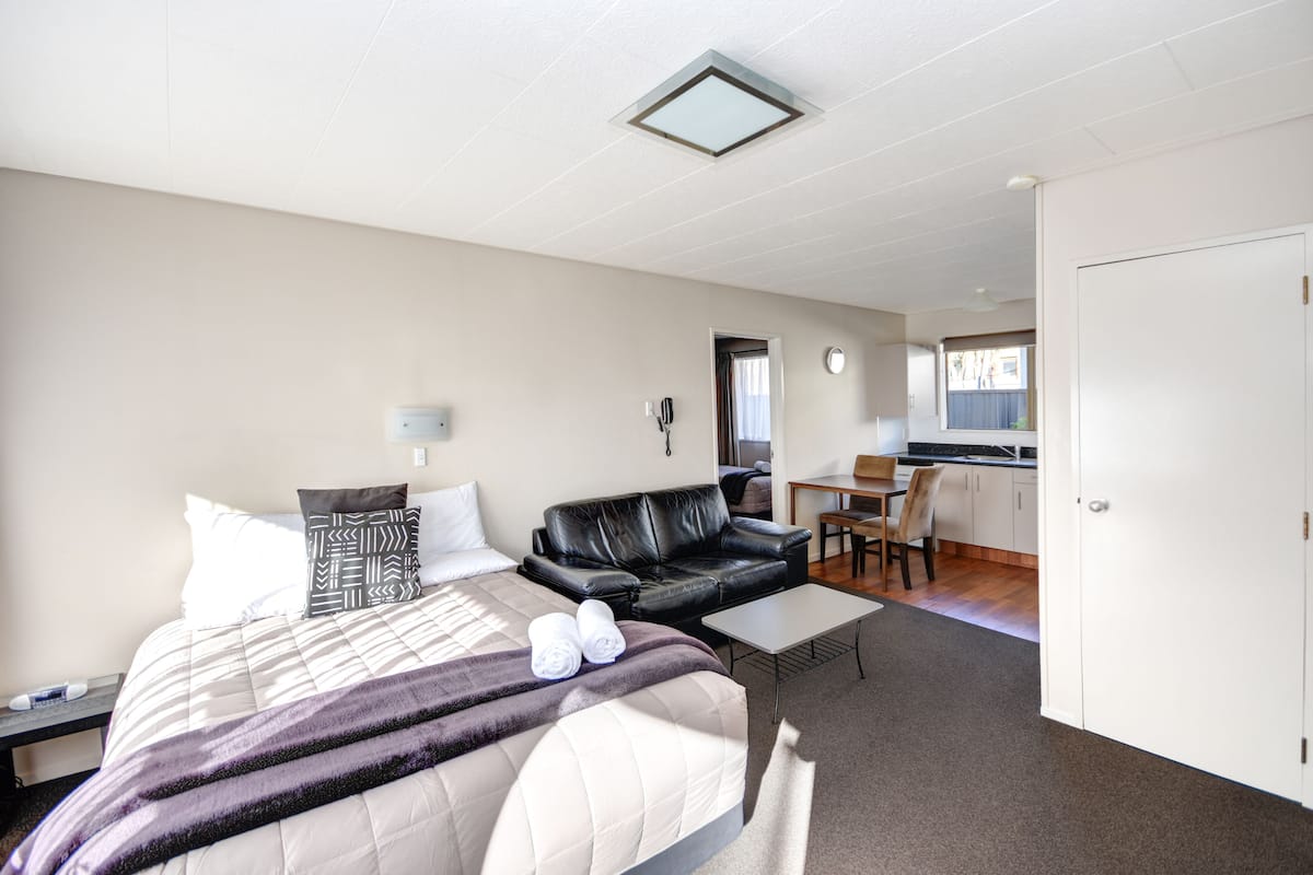 One Bedroom Apartment, Sleeps 4 | Living area | 32-inch LED TV with satellite channels, TV