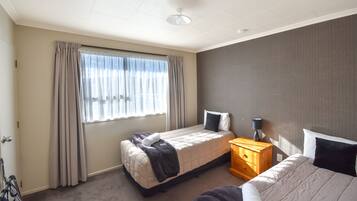 1 habitación, tabla de planchar con plancha y wifi gratis