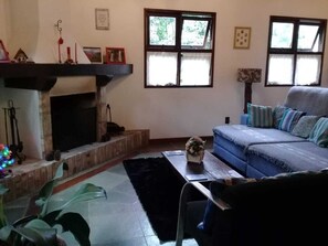 Smart TV, fireplace, ping pong