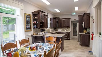 Free daily cooked-to-order breakfast