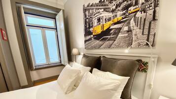 2 bedrooms, in-room safe, desk, iron/ironing board