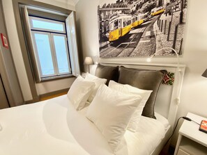 2 habitaciones, caja de seguridad en la habitación y escritorio