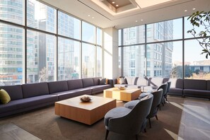 ロビーラウンジ