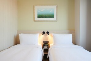 Shower, rainfall showerhead, free toiletries, hair dryer - NINE TREE BY PARNAS SEOUL DONGDAEMUN (Seoul)