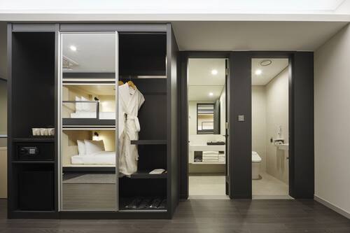 Premium bedding, down comforters, in-room safe, blackout drapes