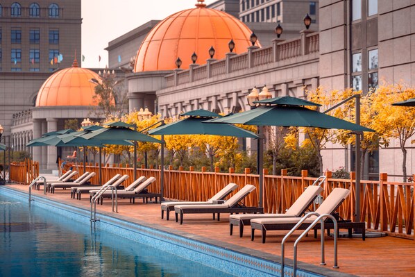 Una piscina cubierta