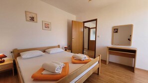 2 bedrooms, free WiFi, bed sheets - Apartment Adriana 1 for 4 people (Omisalj)