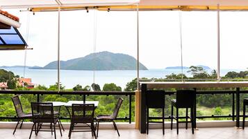 Lunch and dinner served