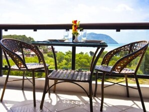 Lunch and dinner served - OYO 453 Thai Boutique Resort (Rawai)