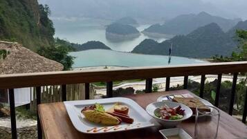 含每日當地特色早餐