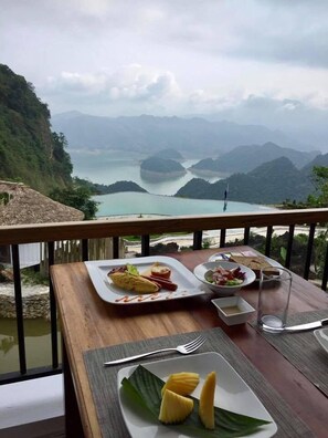 Petit déjeuner composé de spécialités régionales compris tous les jours