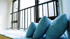 ห้องดีลักซ์สวีท | โต๊ะทำงาน, ผ้าม่านกันแสง, Wi-Fi ฟรี, ผ้าปูที่นอน