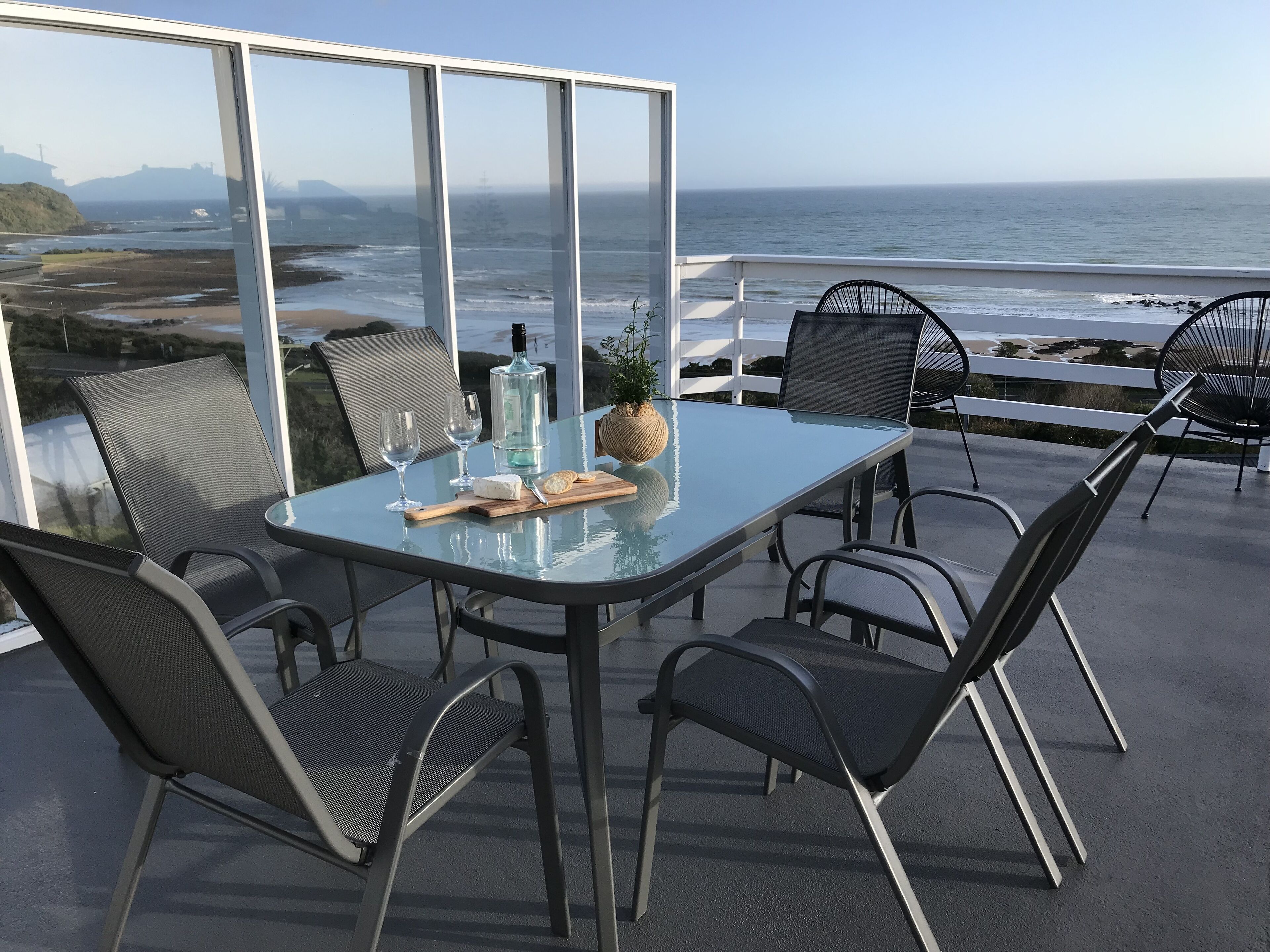 Stunning Coles Beach with amazing ocean views and short stroll to the beach.